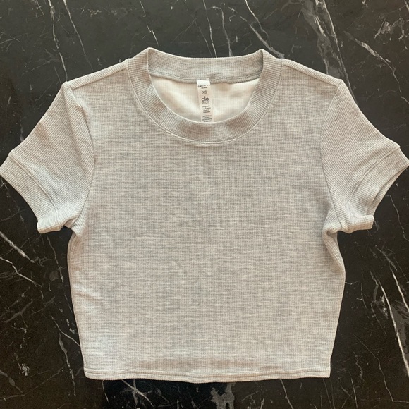 ALO Brand New Cropped Light Grey Tee - Picture 1 of 3